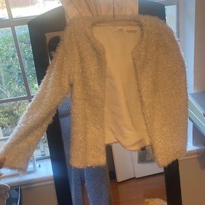 Beautiful cream sweater kind of cropped perfect for the holidays